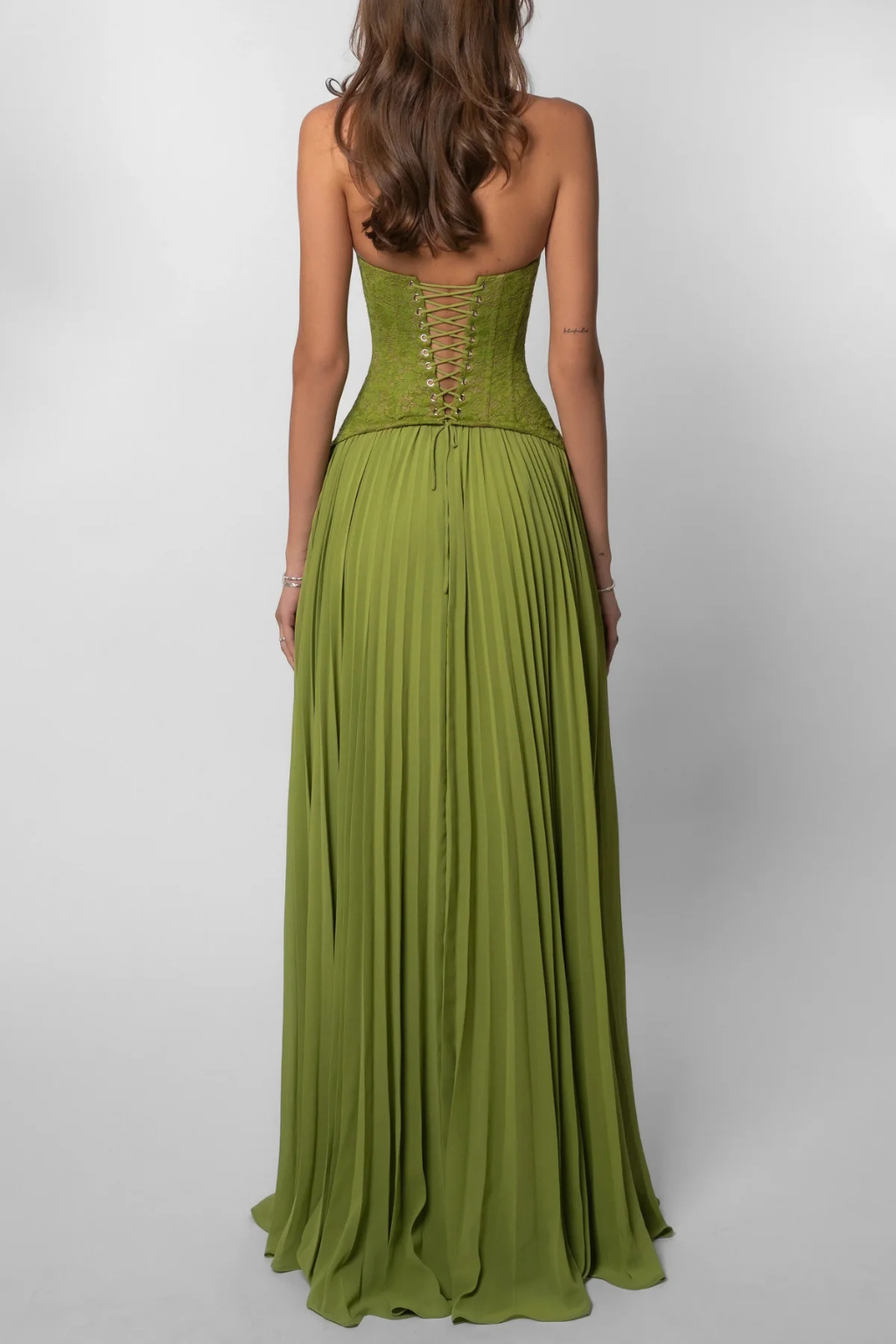 Robe maxi corset col licou fronces vert olive élégante pour mariage et soirée