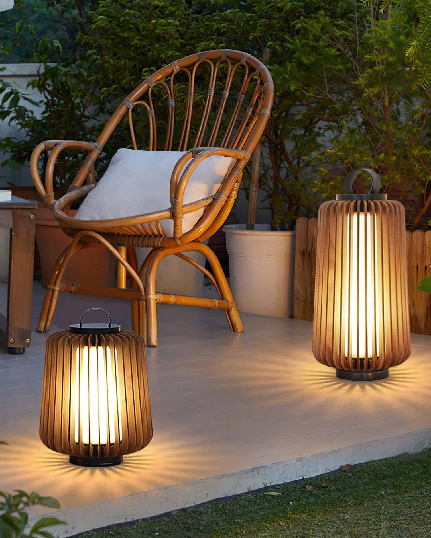 Lampe d'Éclairage Extérieur en Bois - Design Résistant aux Intempéries et Rechargeable