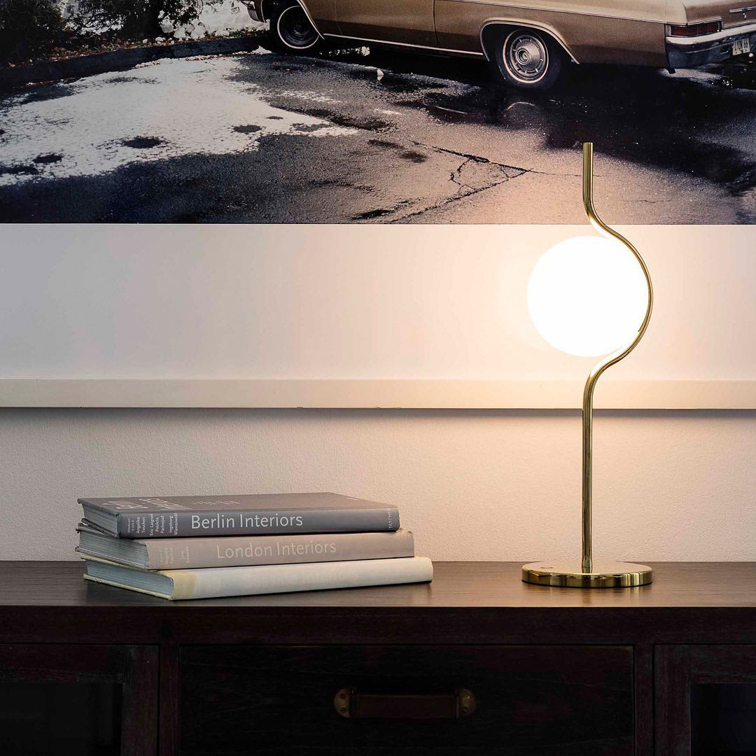 Lampe de Table Éthérée - Design Léger et Ambiance Chaleureuse