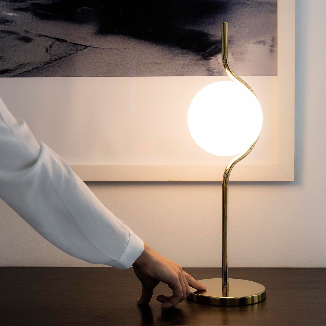 Lampe de Table Éthérée - Design Léger et Ambiance Chaleureuse