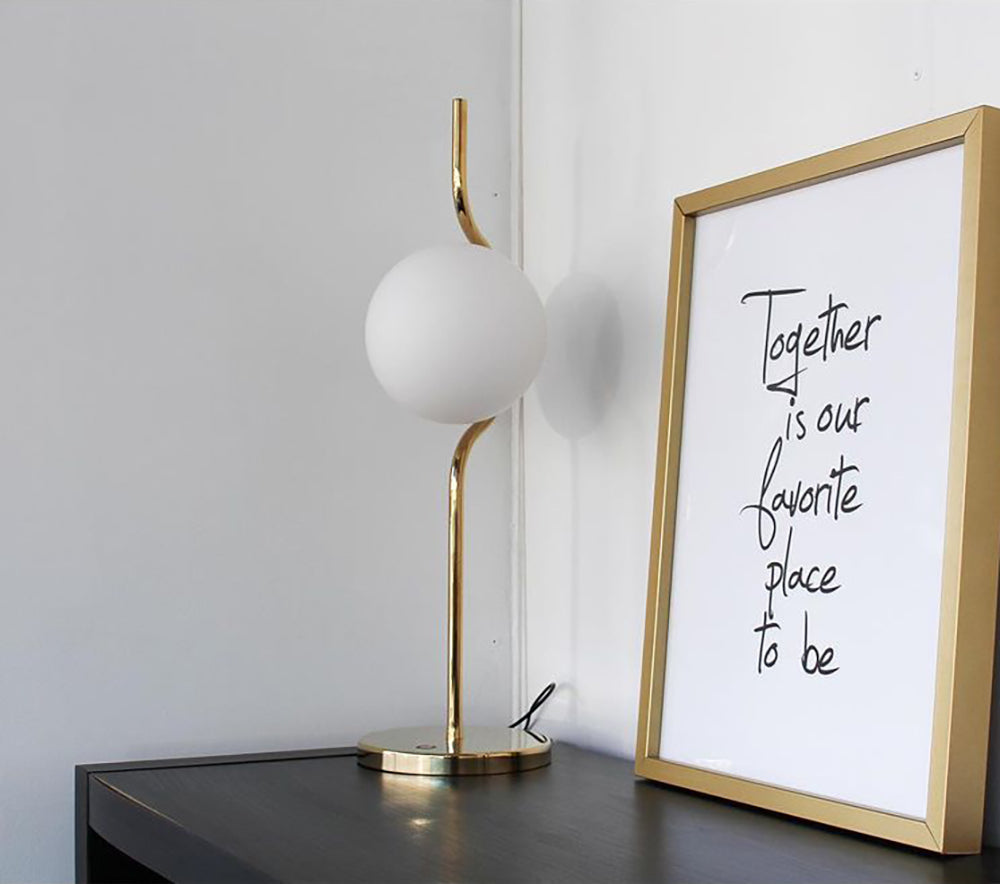 Lampe de Table Éthérée - Design Léger et Ambiance Chaleureuse