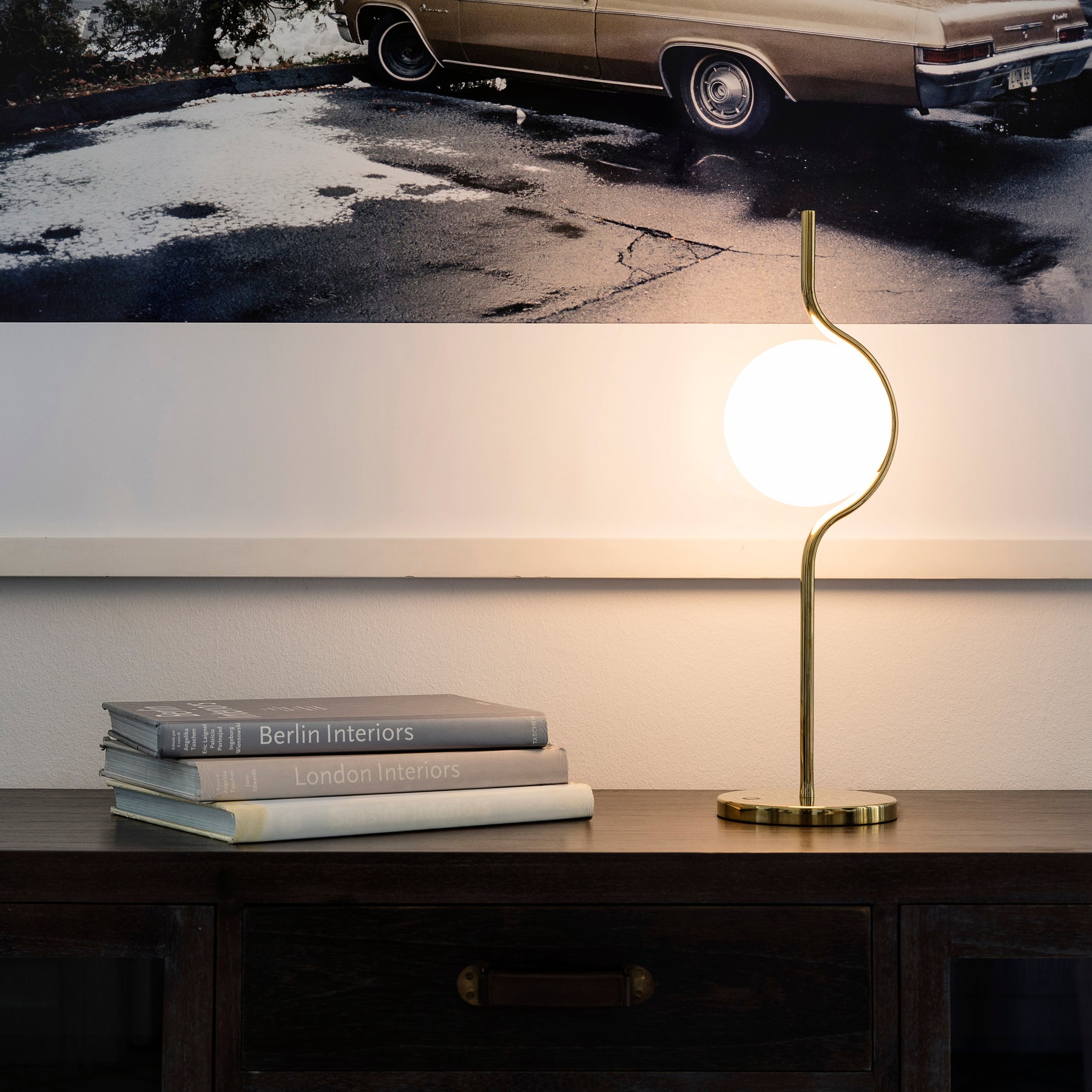 Lampe de Table Éthérée - Design Léger et Ambiance Chaleureuse