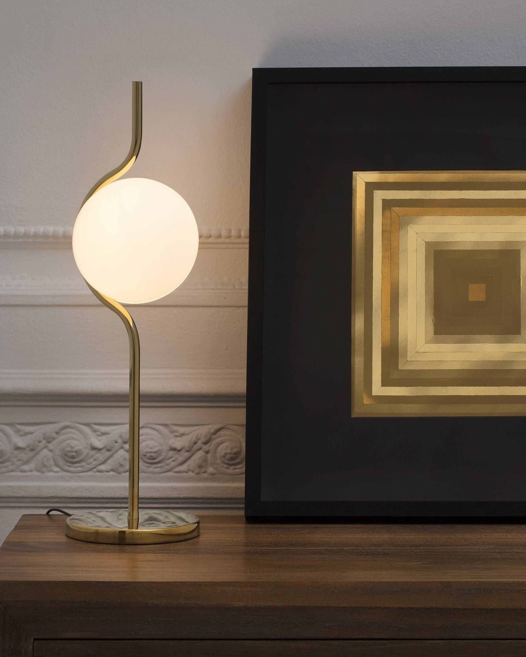 Lampe de Table Éthérée - Design Léger et Ambiance Chaleureuse