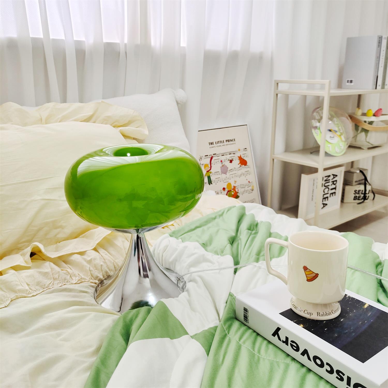 Lampe Contemporaine en Verre et Métal - Design Unique et Éclairage LED Économe