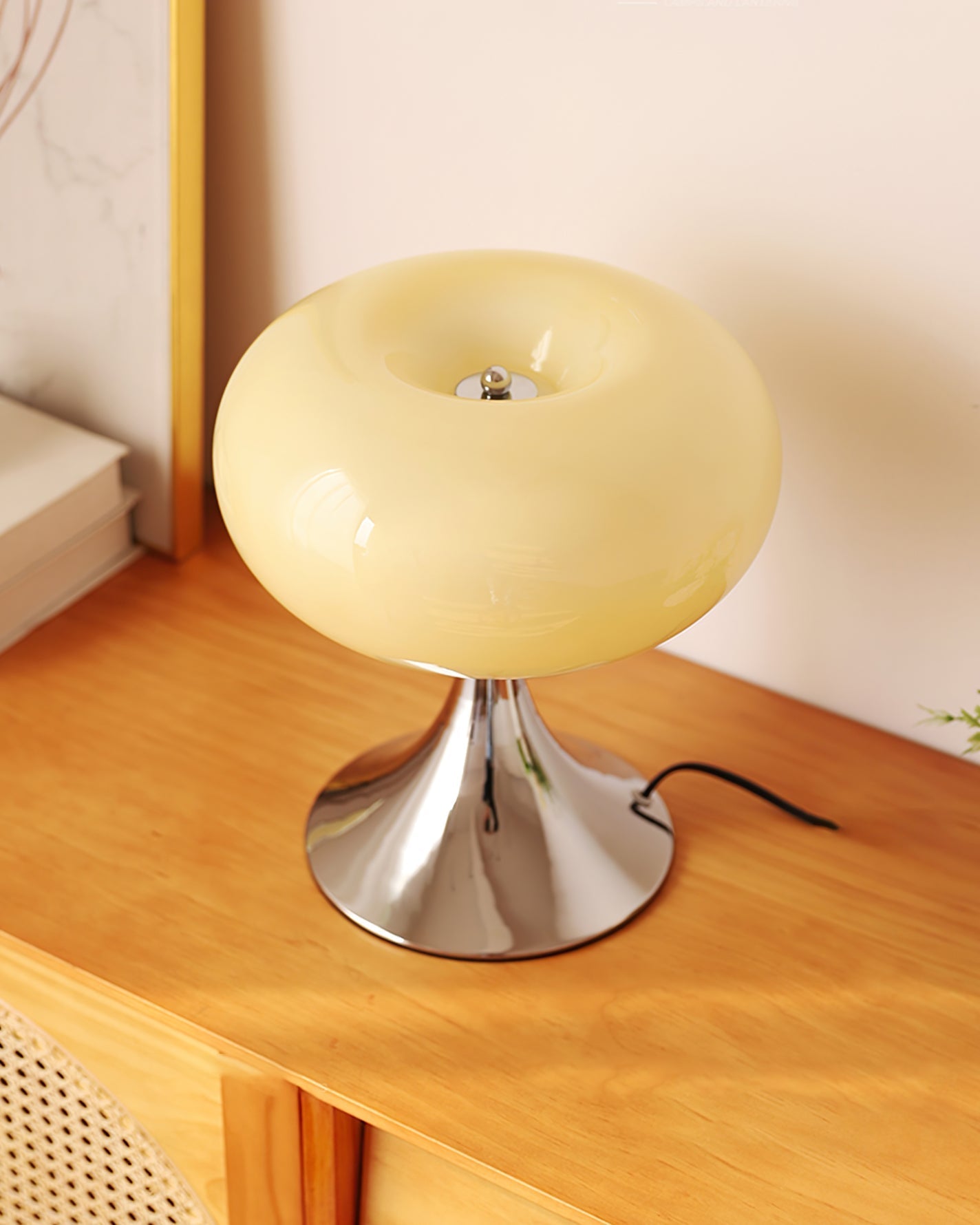 Lampe Contemporaine en Verre et Métal - Design Unique et Éclairage LED Économe