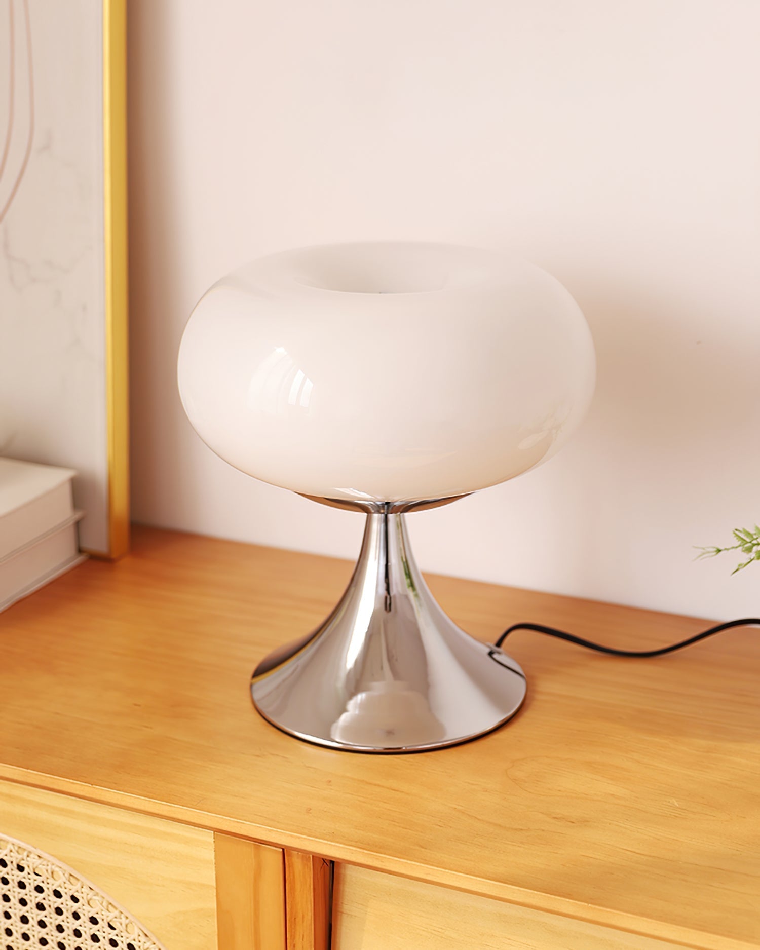 Lampe Contemporaine en Verre et Métal - Design Unique et Éclairage LED Économe