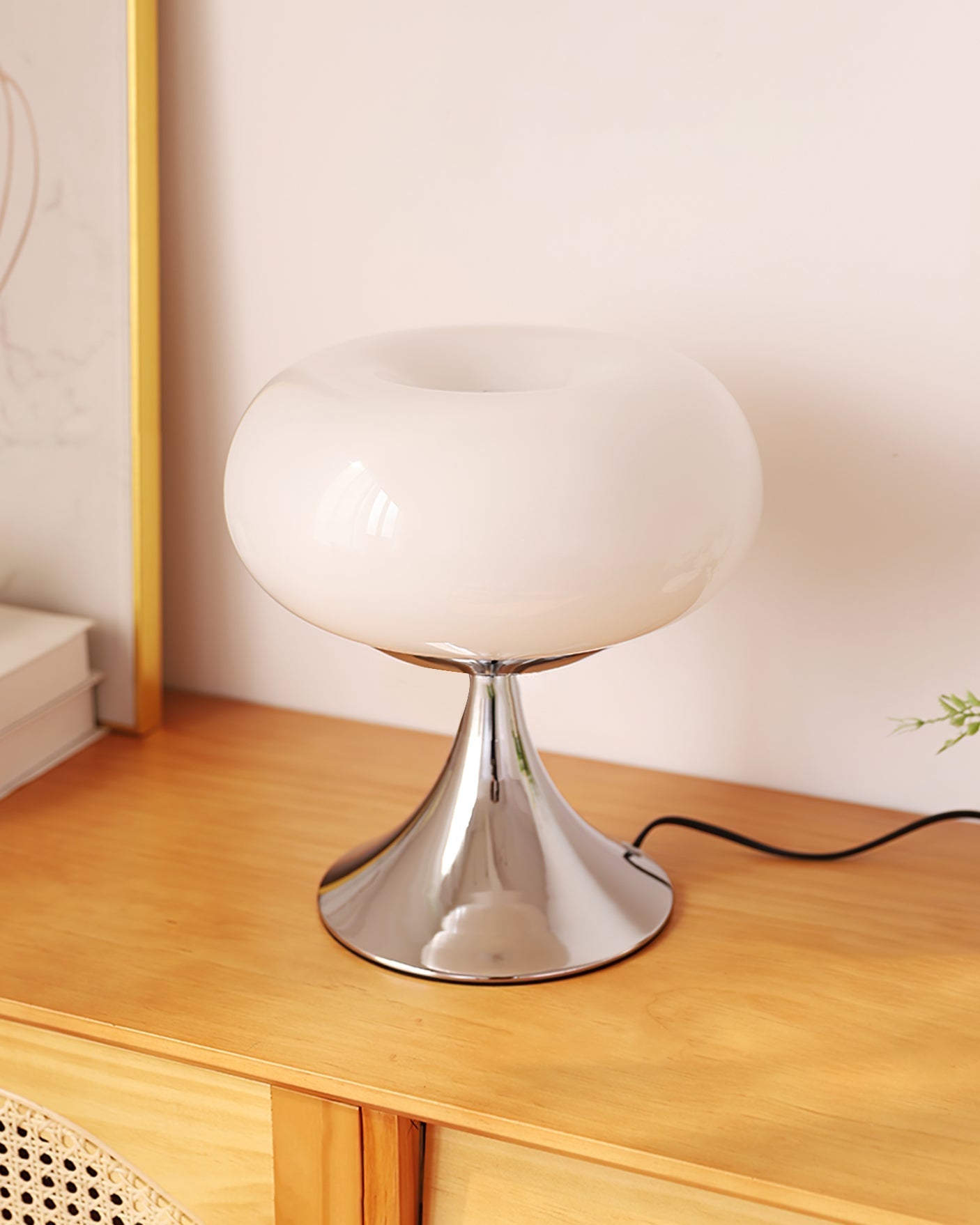 Lampe Contemporaine en Verre et Métal - Design Unique et Éclairage LED Économe