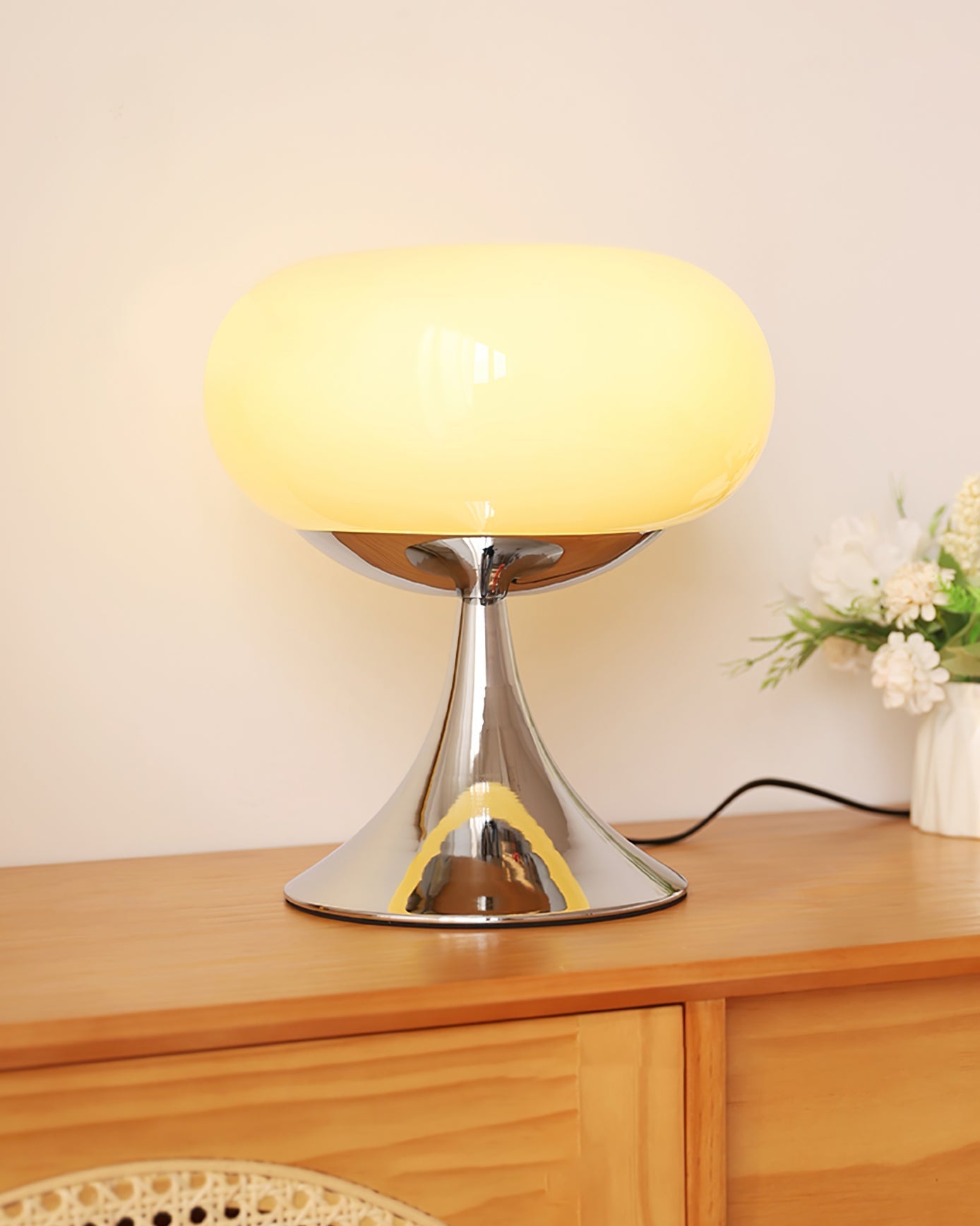 Lampe Contemporaine en Verre et Métal - Design Unique et Éclairage LED Économe