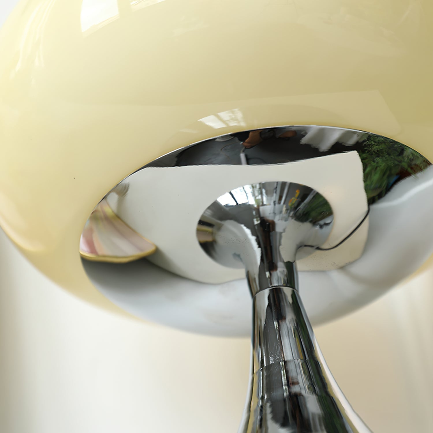 Lampe Contemporaine en Verre et Métal - Design Unique et Éclairage LED Économe