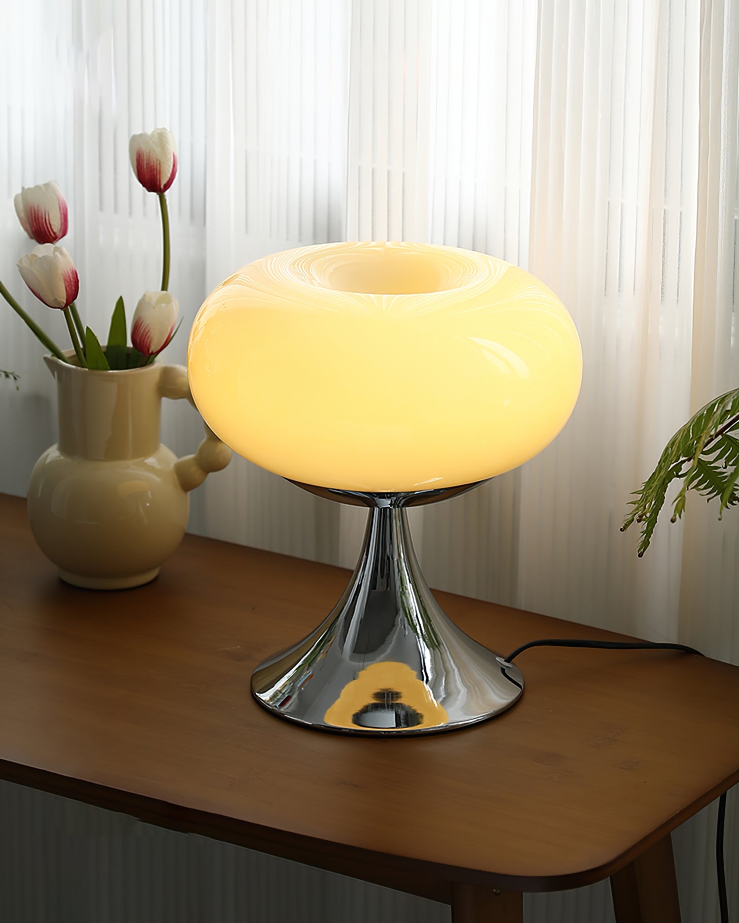 Lampe Contemporaine en Verre et Métal - Design Unique et Éclairage LED Économe
