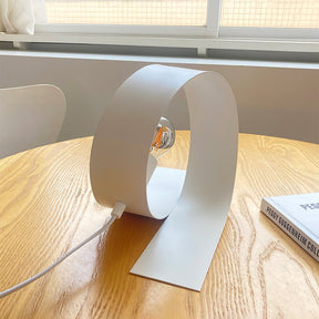 Lampe de Table Minimaliste en Métal - Élégance et Durabilité pour Intérieurs