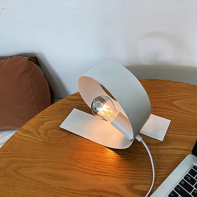Lampe de Table Minimaliste en Métal - Élégance et Durabilité pour Intérieurs