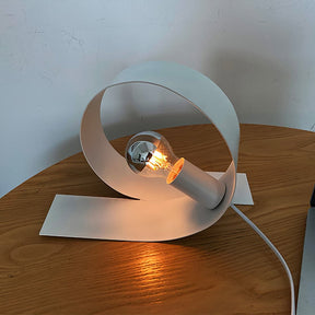 Lampe de Table Minimaliste en Métal - Élégance et Durabilité pour Intérieurs