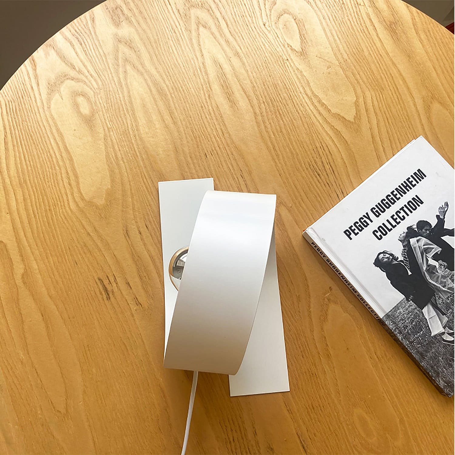 Lampe de Table Minimaliste en Métal - Élégance et Durabilité pour Intérieurs