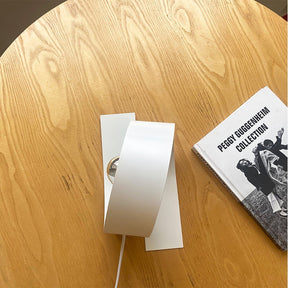 Lampe de Table Minimaliste en Métal - Élégance et Durabilité pour Intérieurs