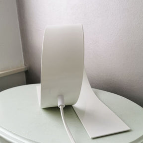 Lampe de Table Minimaliste en Métal - Élégance et Durabilité pour Intérieurs