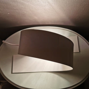 Lampe de Table Minimaliste en Métal - Élégance et Durabilité pour Intérieurs