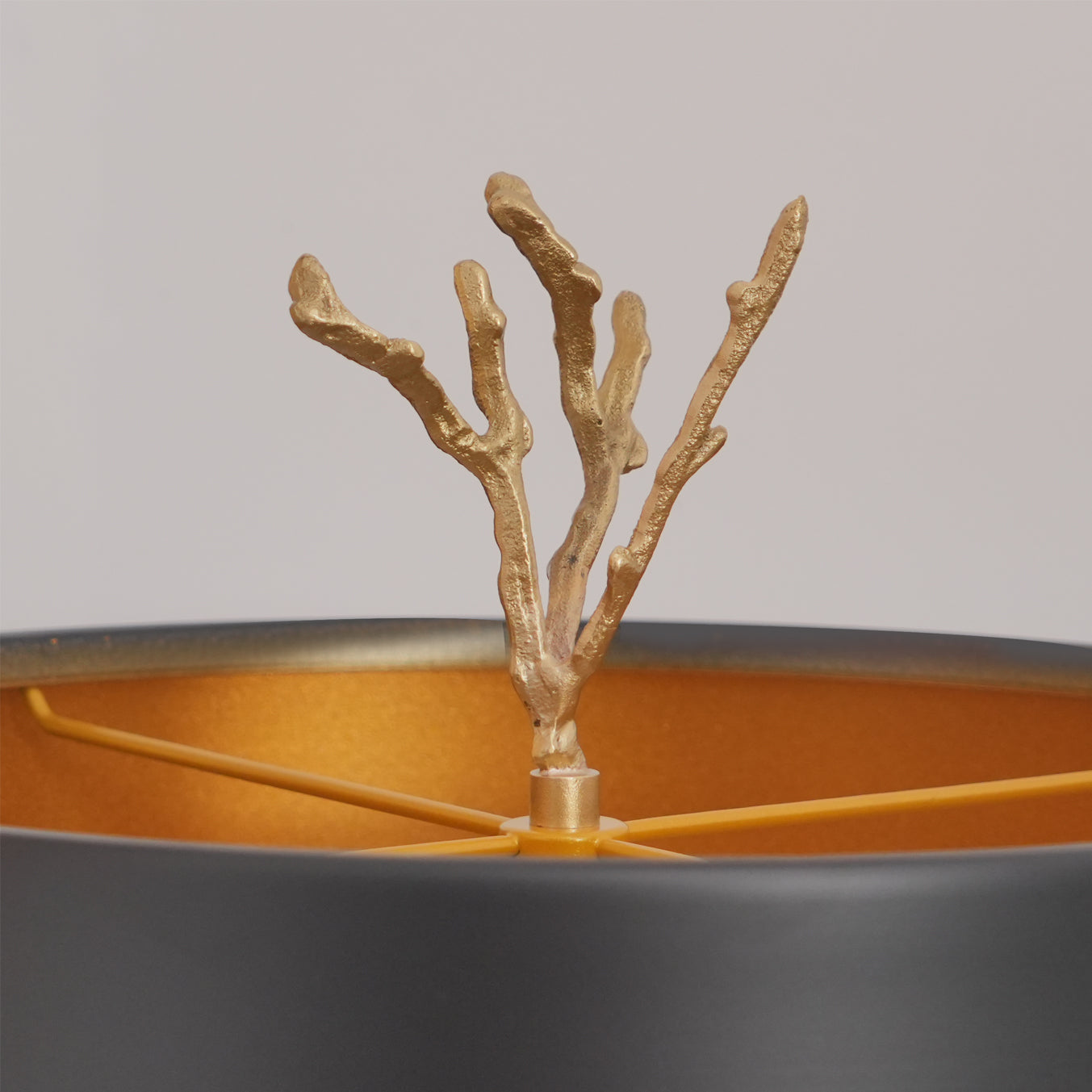 Lampe de Bureau en Marbre Noir - Design Unique et Élégance Naturelle