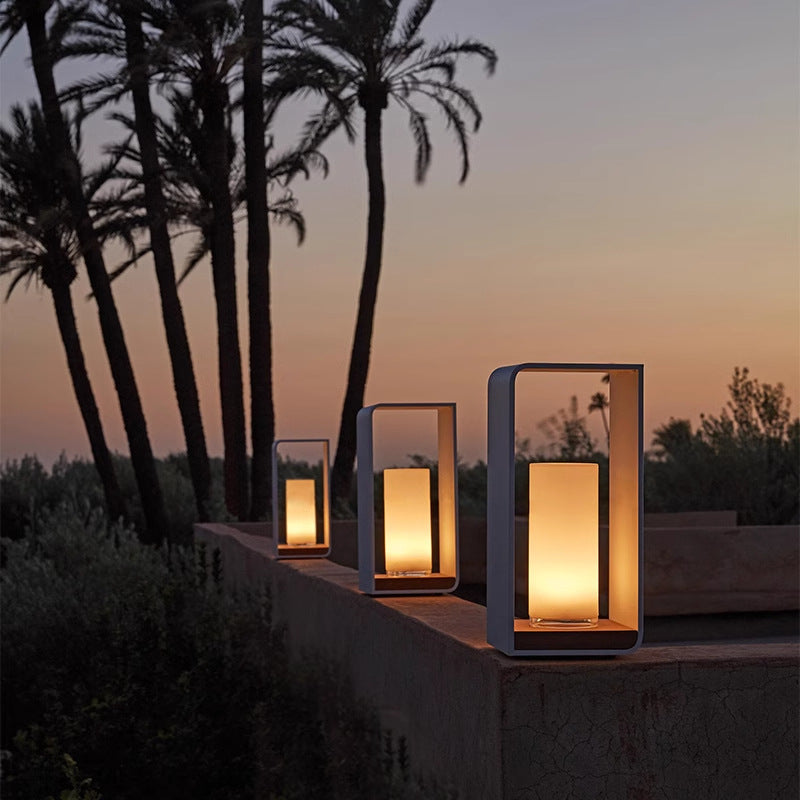 Lampes Solaires de Jardin Modernes - Éclairage Écologique et Élégant