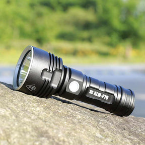 Lampe de Poche LED Ultra-brillante - 9 Modes et 100 000 Lumens