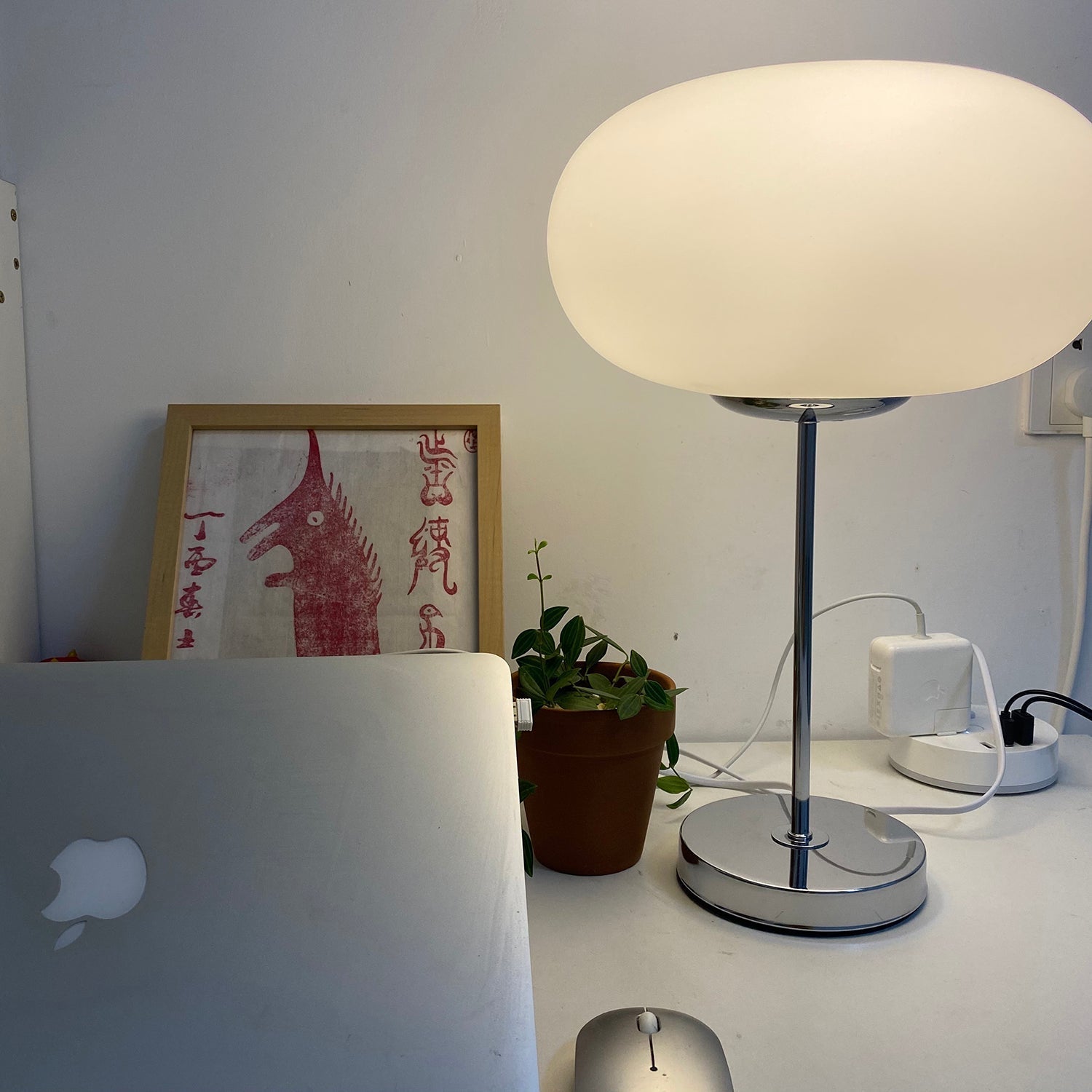 Lampe de Table Moderne en Métal - Design Élégant et Ambiance Chaleureuse