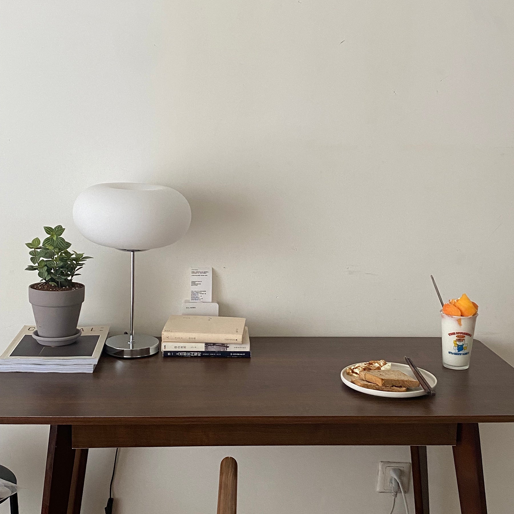 Lampe de Table Moderne en Métal - Design Élégant et Ambiance Chaleureuse