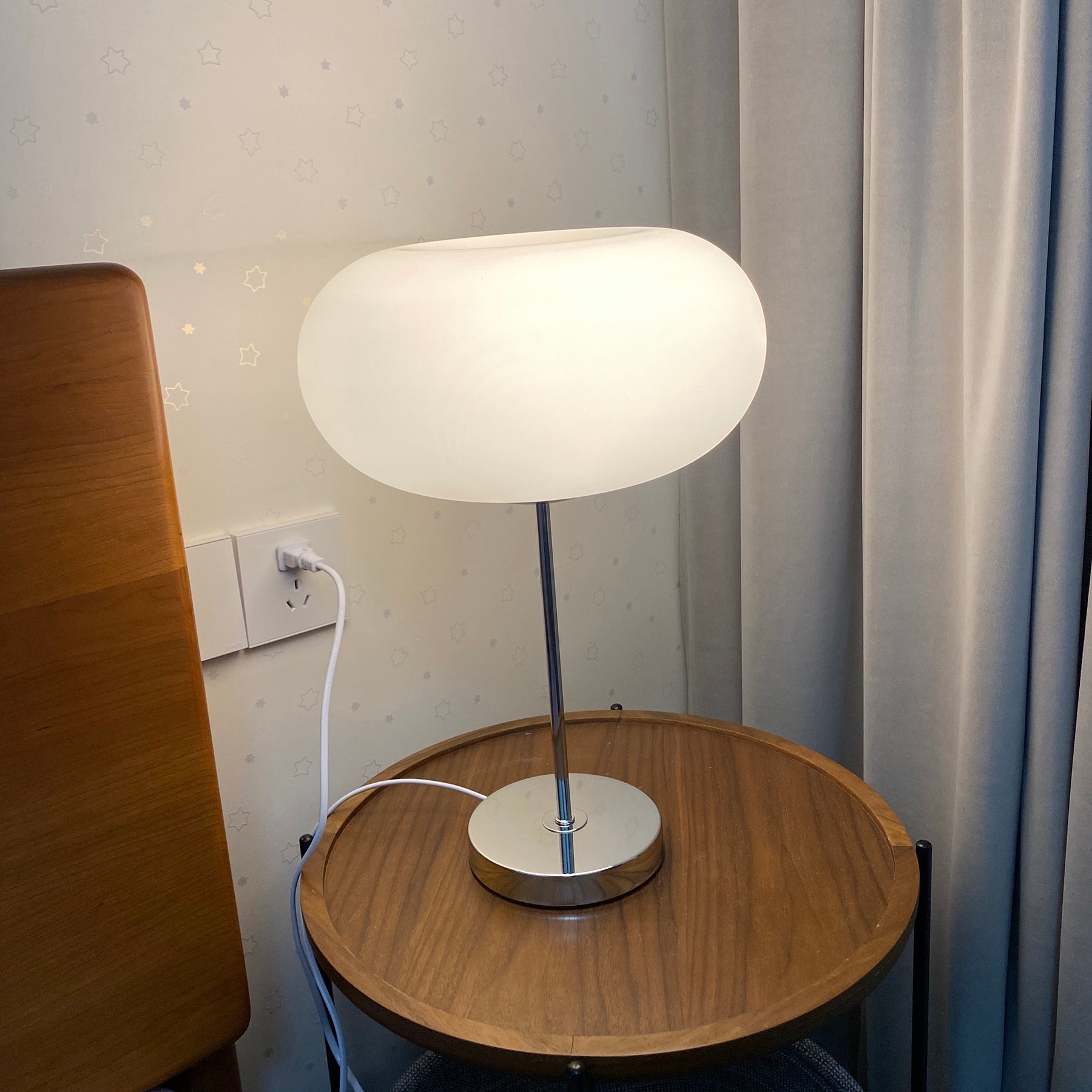 Lampe de Table Moderne en Métal - Design Élégant et Ambiance Chaleureuse
