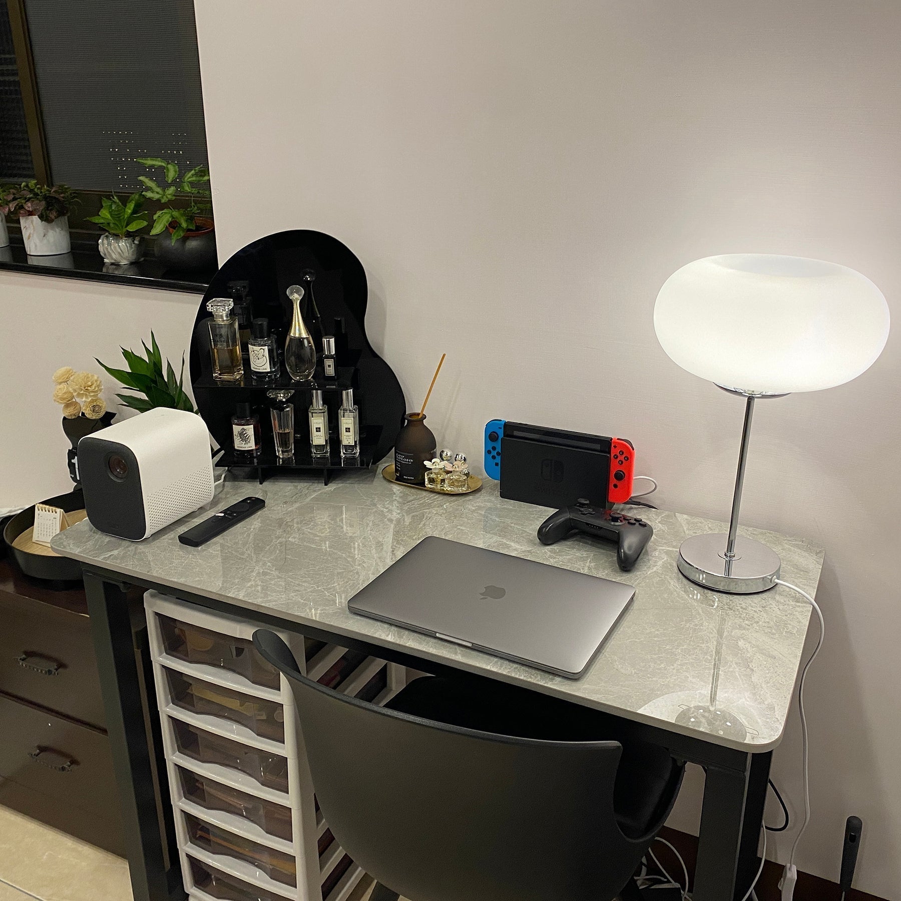 Lampe de Table Moderne en Métal - Design Élégant et Ambiance Chaleureuse