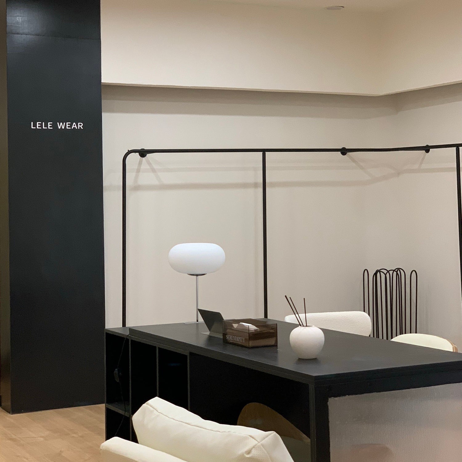 Lampe de Table Moderne en Métal - Design Élégant et Ambiance Chaleureuse