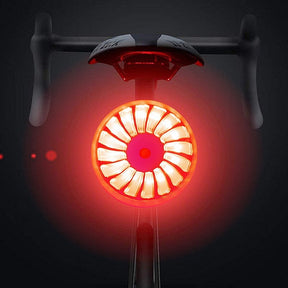 Feu Arrière de Vélo Intelligent - Rechargeable USB avec Capteur de Mouvement