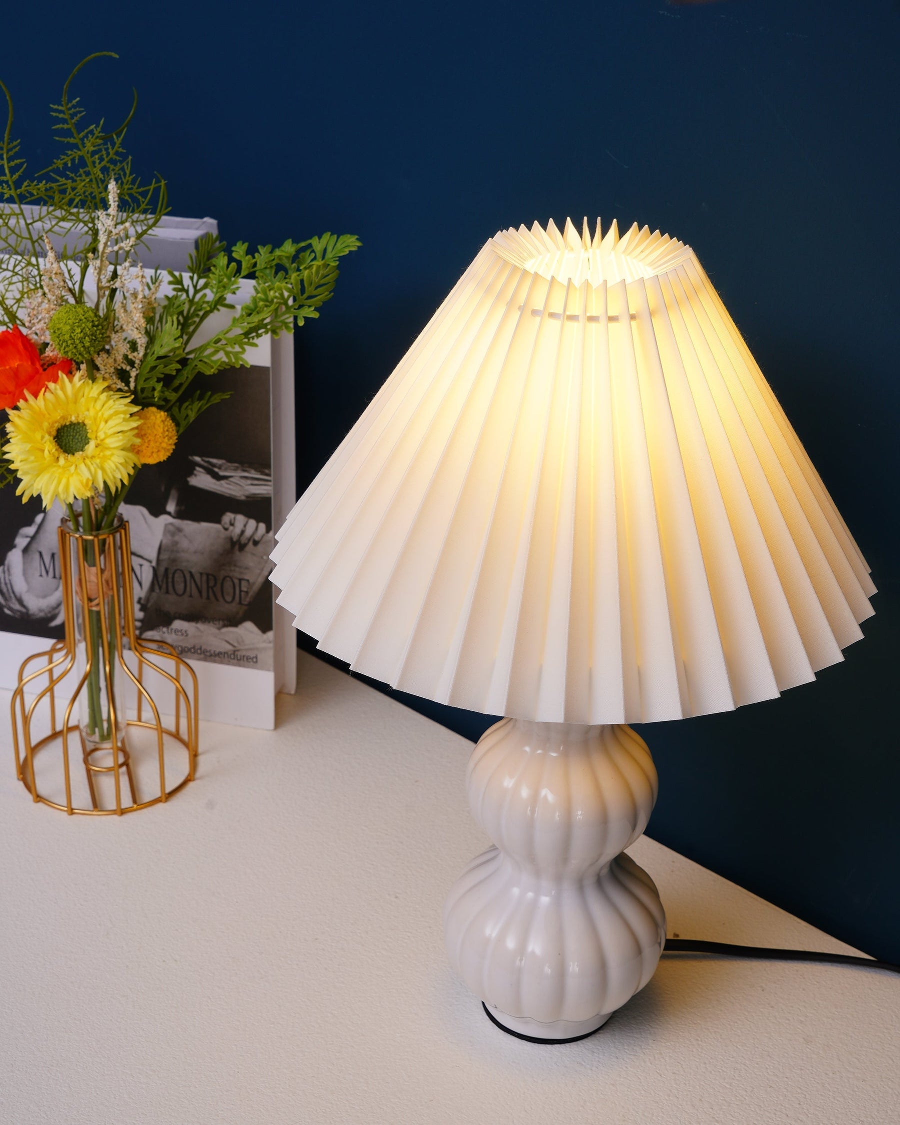 Lampe de Table Plissée - Élégance et Atmosphère Chaleureuse