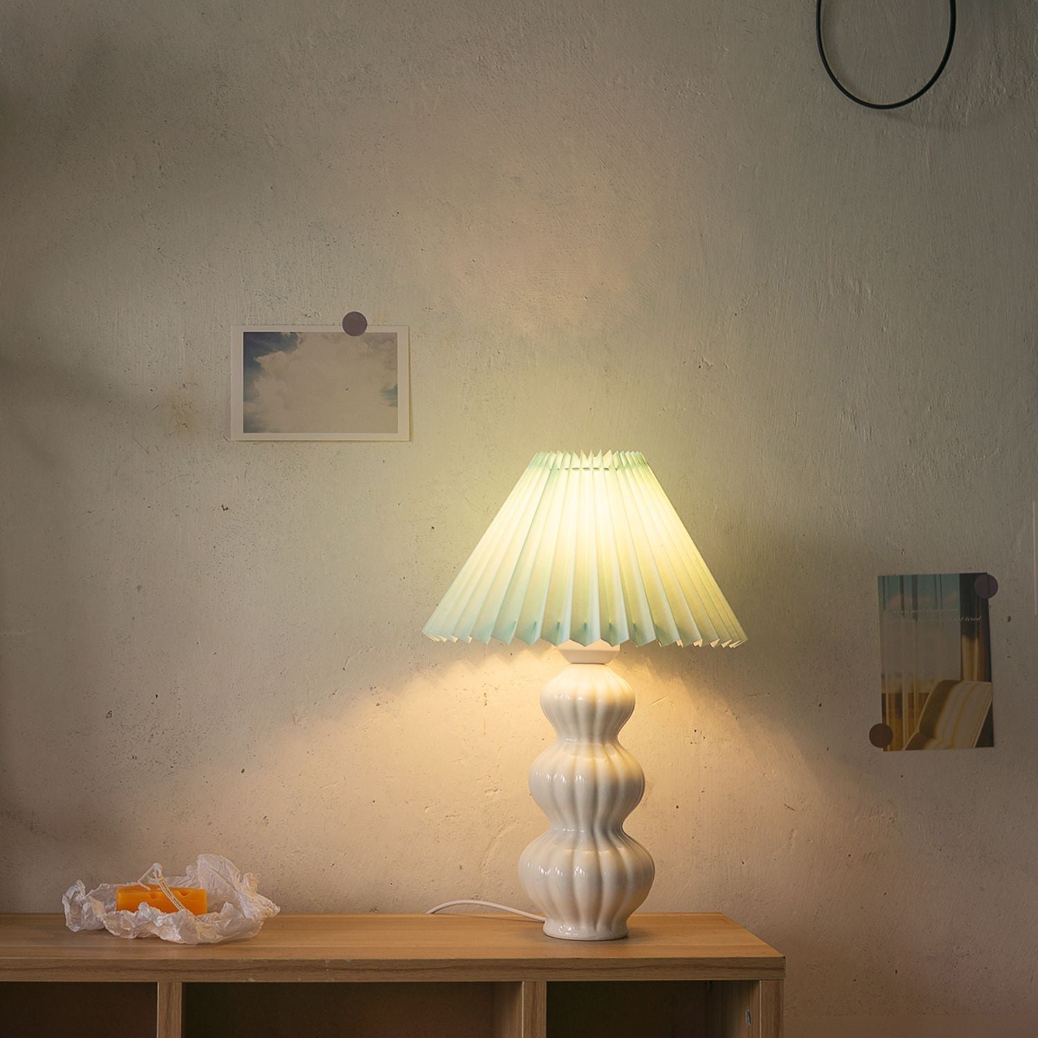 Lampe de Table Plissée - Élégance et Atmosphère Chaleureuse