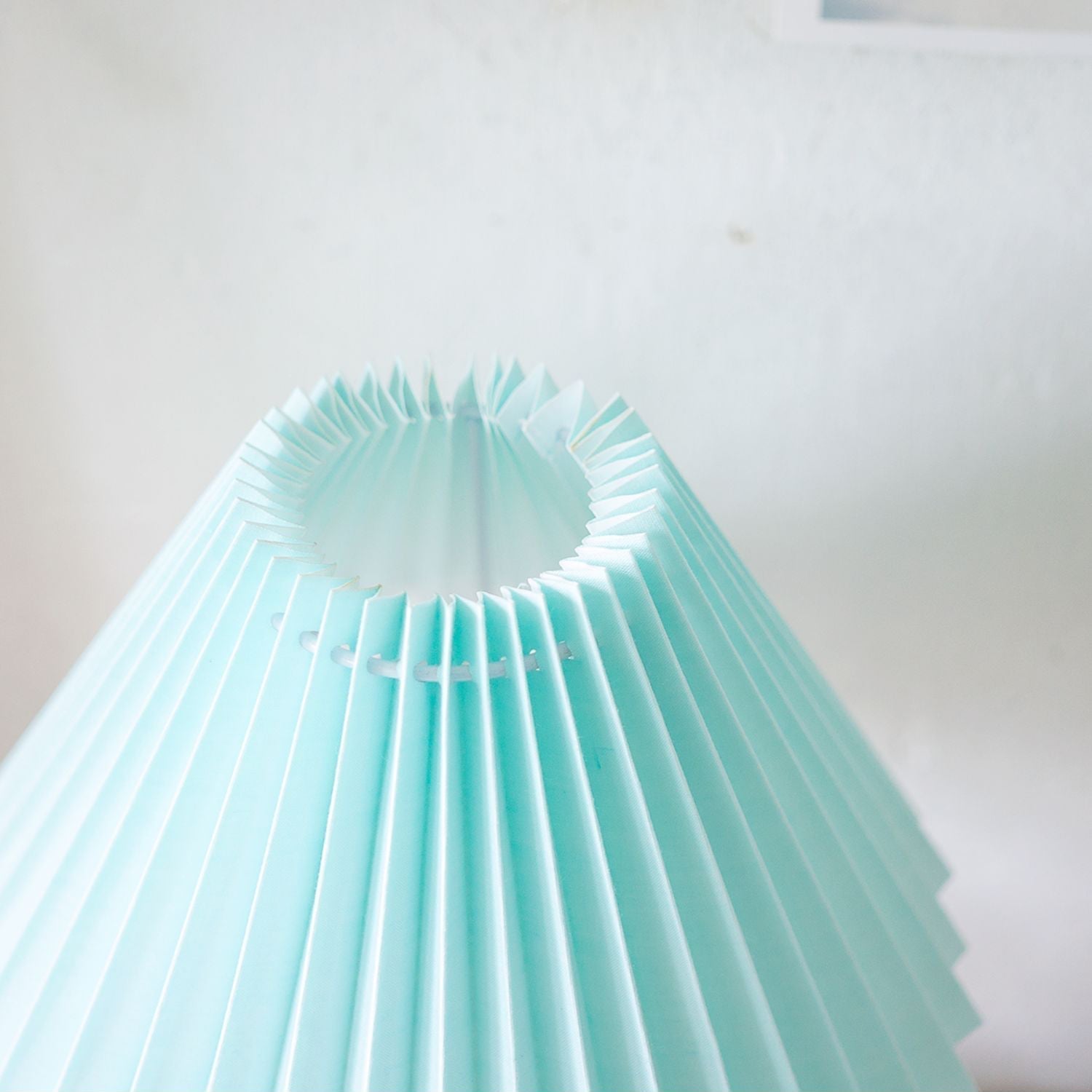 Lampe de Table Plissée - Élégance et Atmosphère Chaleureuse