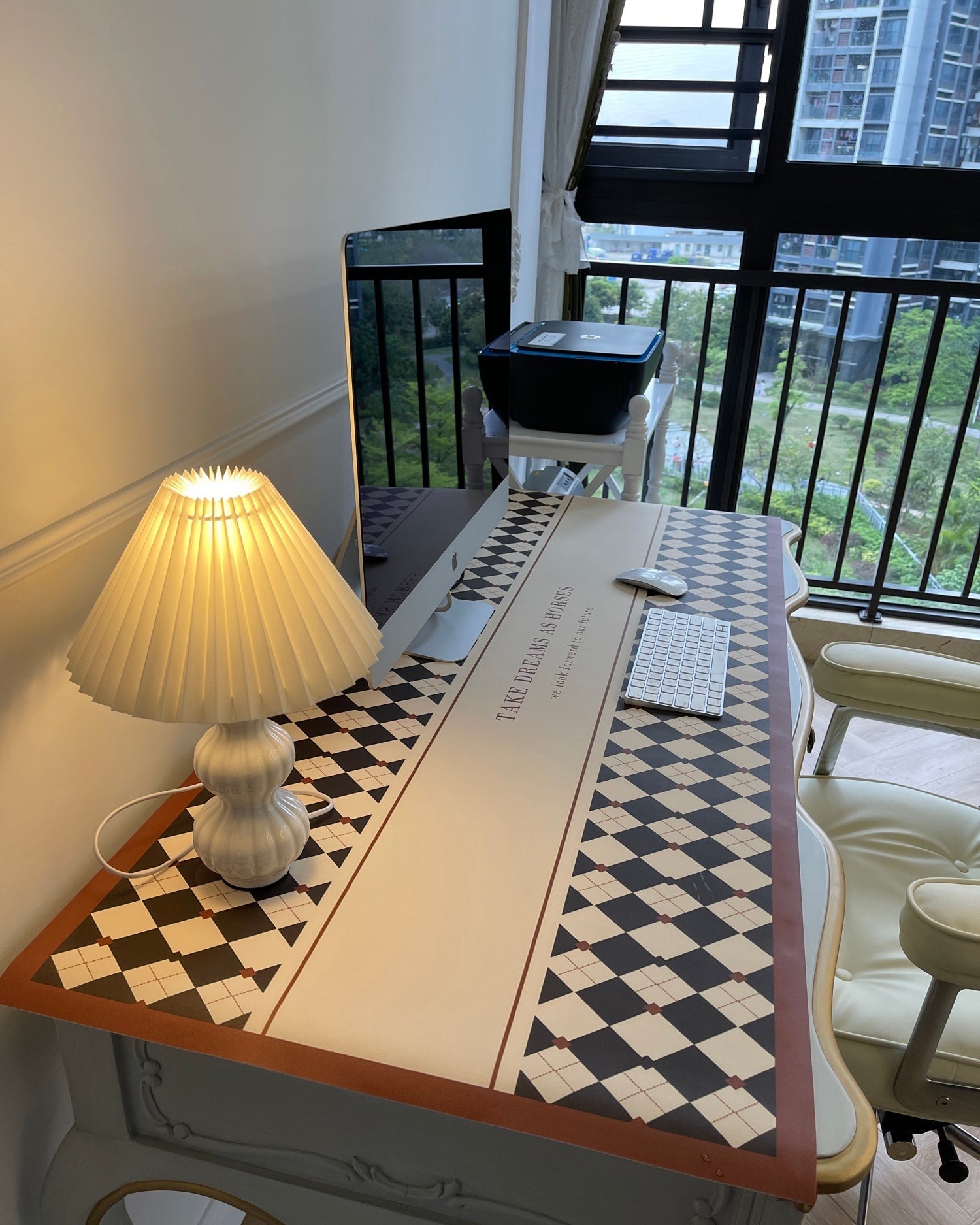 Lampe de Table Plissée - Élégance et Atmosphère Chaleureuse