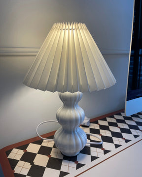 Lampe de Table Plissée - Élégance et Atmosphère Chaleureuse