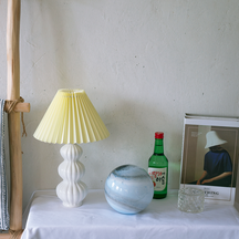 Lampe de Table Plissée - Élégance et Atmosphère Chaleureuse