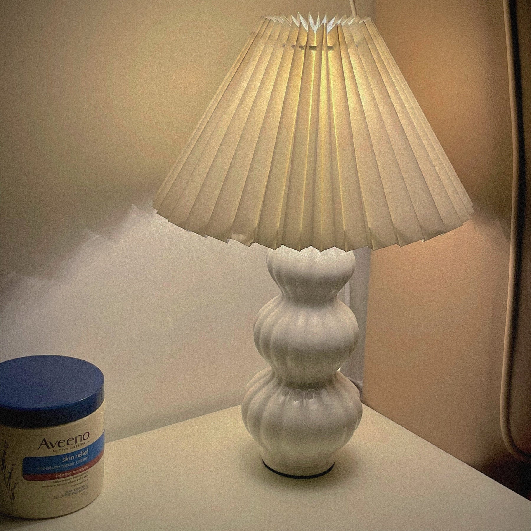 Lampe de Table Plissée - Élégance et Atmosphère Chaleureuse