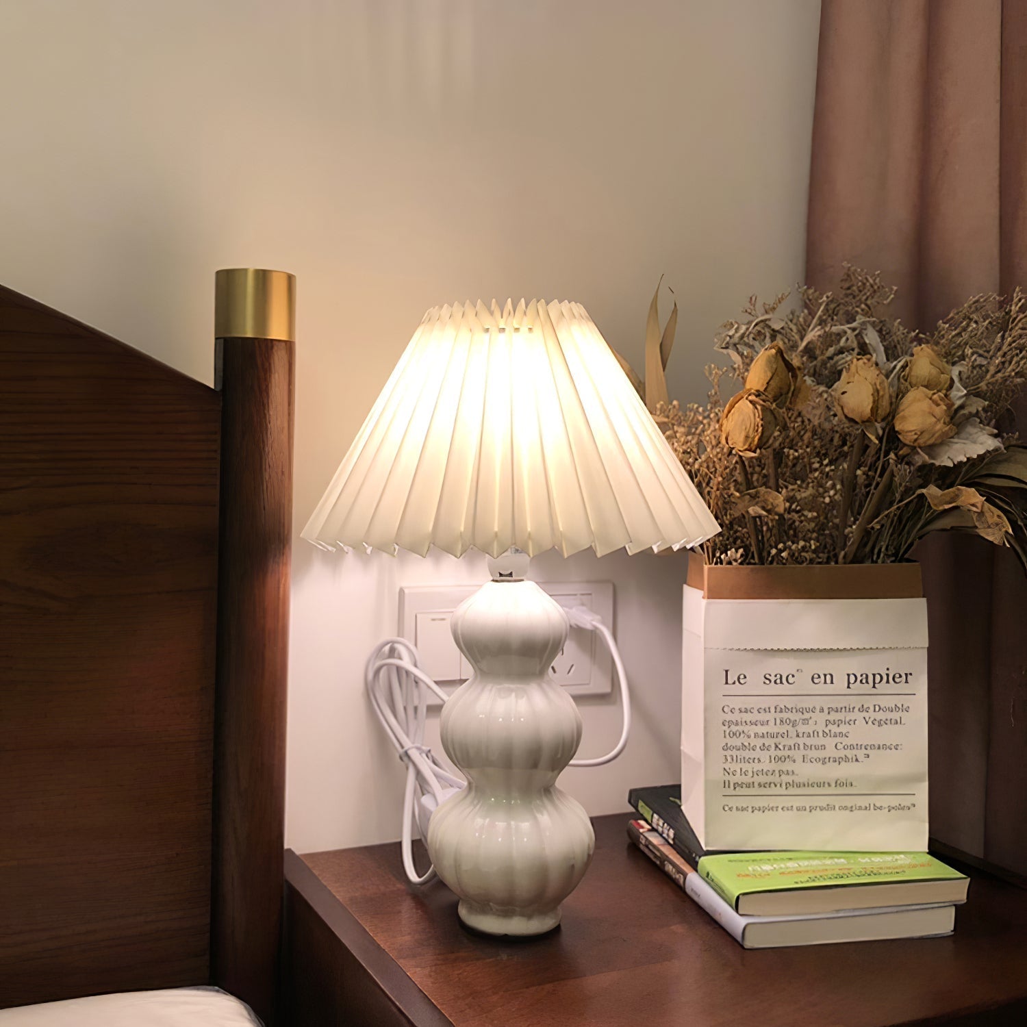 Lampe de Table Plissée - Élégance et Atmosphère Chaleureuse