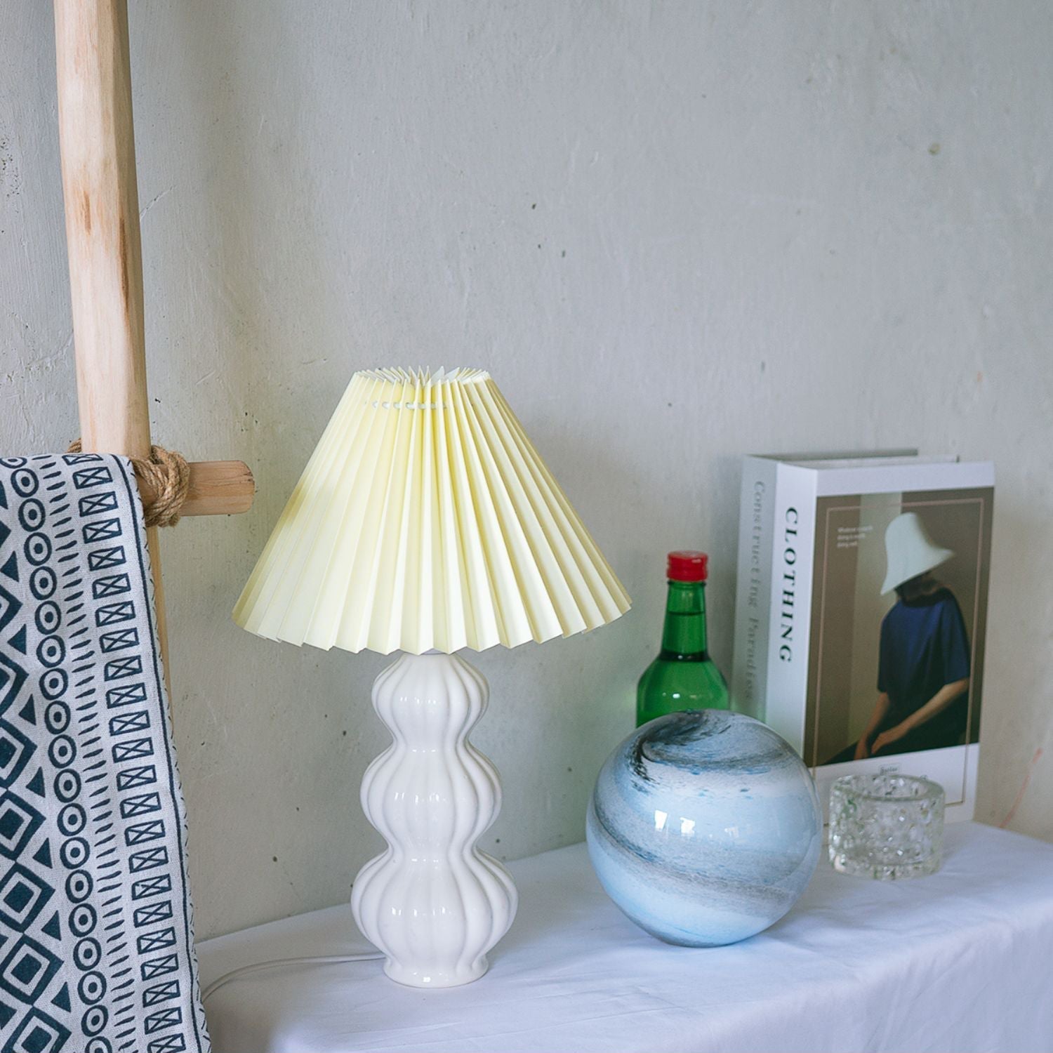 Lampe de Table Plissée - Élégance et Atmosphère Chaleureuse