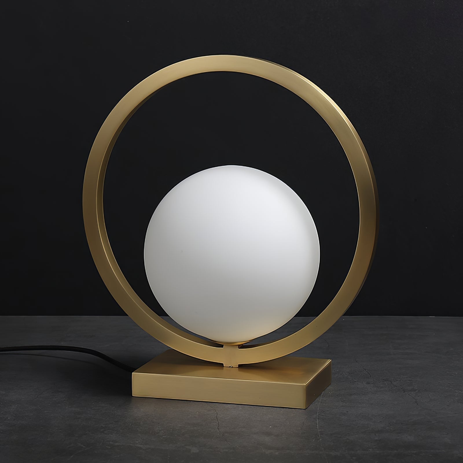 Lampe de Table en Laiton - Éclairage Atmosphérique Élégant et Raffiné