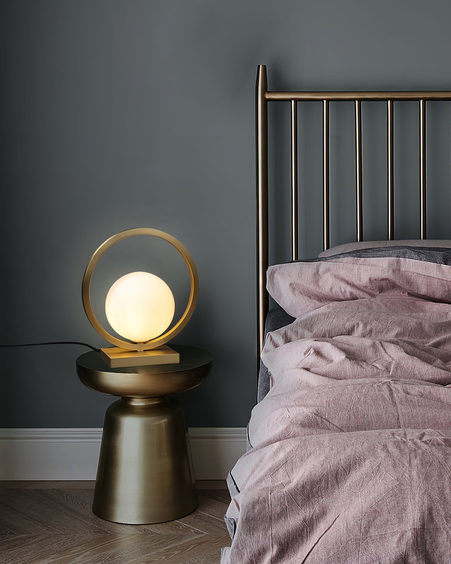 Lampe de Table en Laiton - Éclairage Atmosphérique Élégant et Raffiné