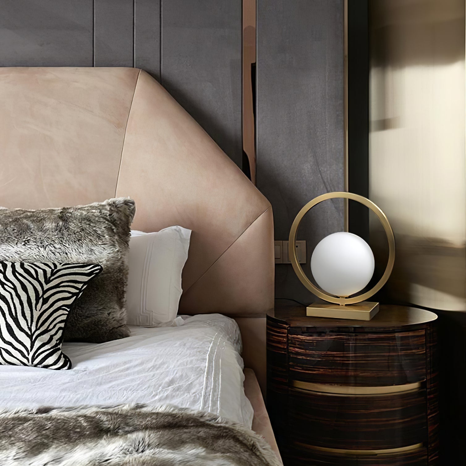 Lampe de Table en Laiton - Éclairage Atmosphérique Élégant et Raffiné