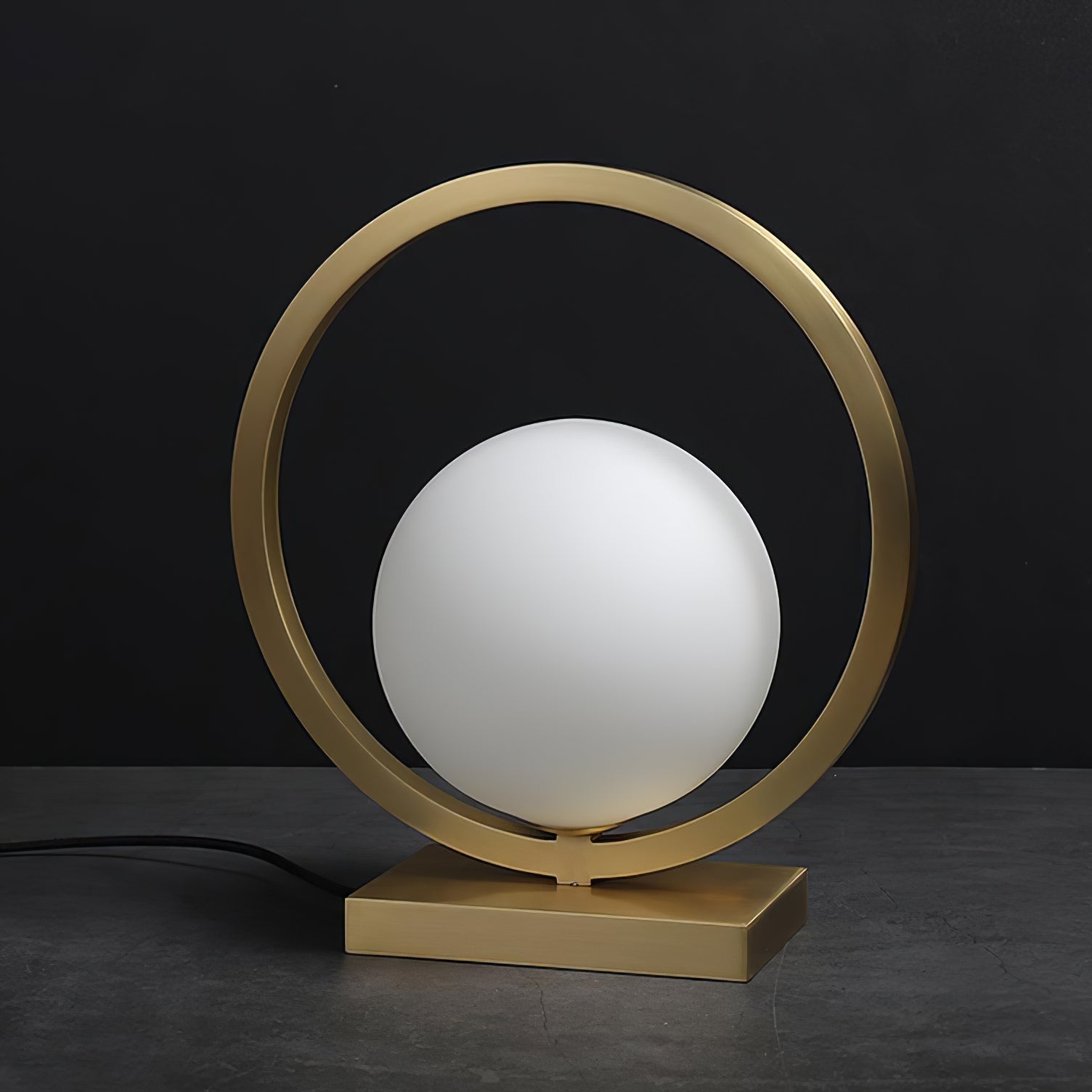 Lampe de Table en Laiton - Éclairage Atmosphérique Élégant et Raffiné