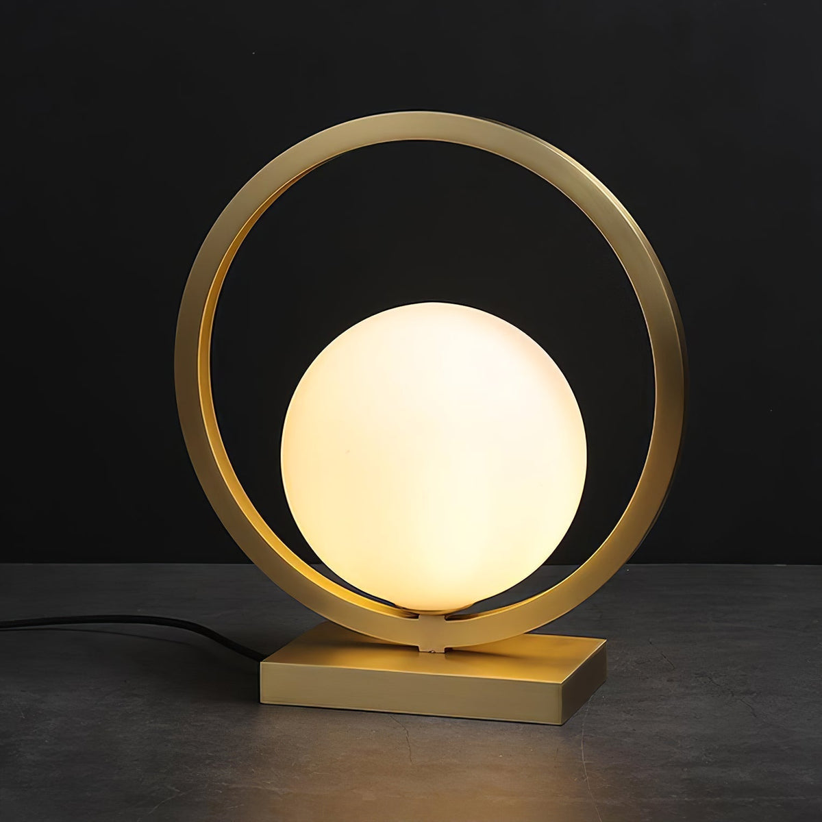 Lampe de Table en Laiton - Éclairage Atmosphérique Élégant et Raffiné