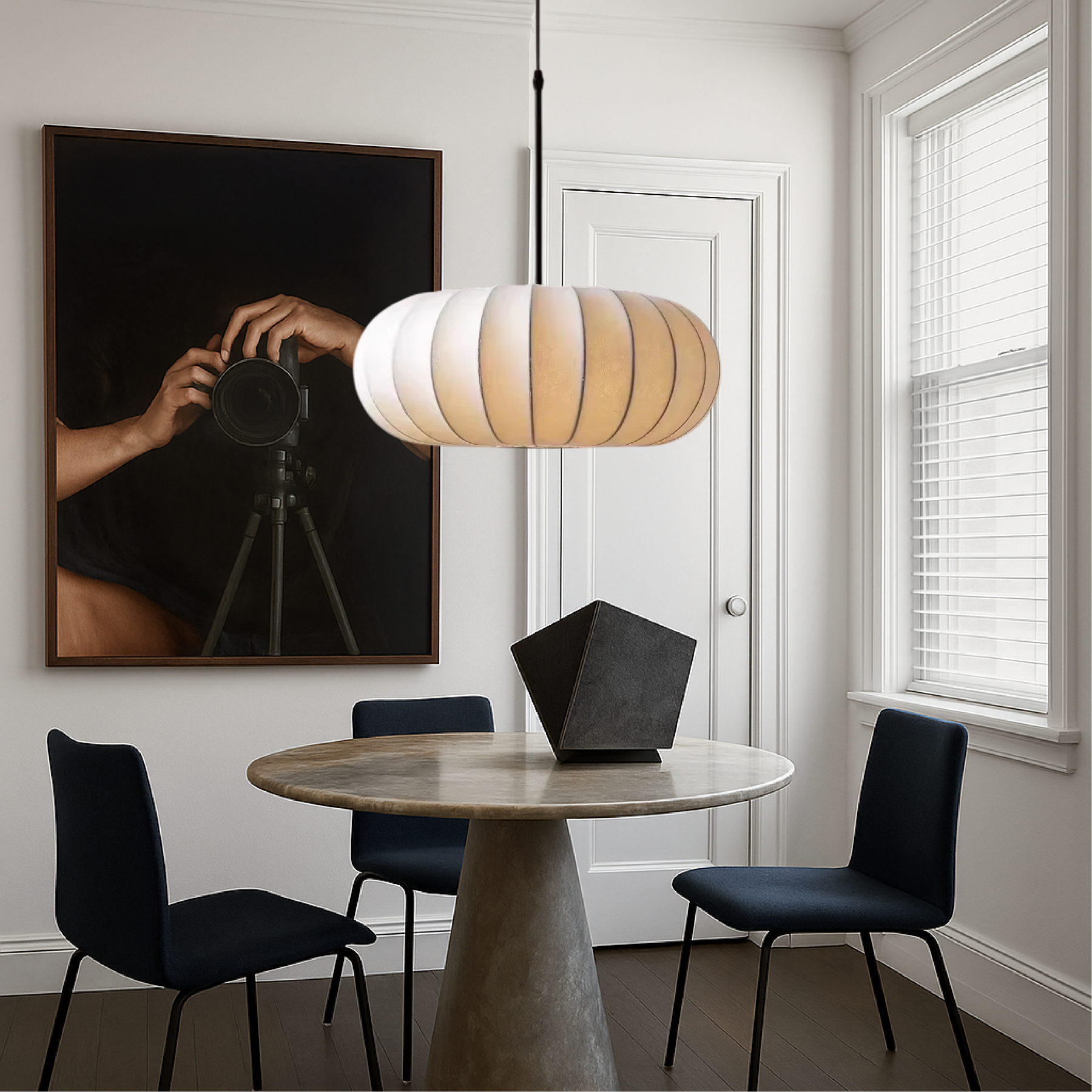 Suspension en Soie Minimaliste - Éclairage Chic et Accueillant pour Votre Espace