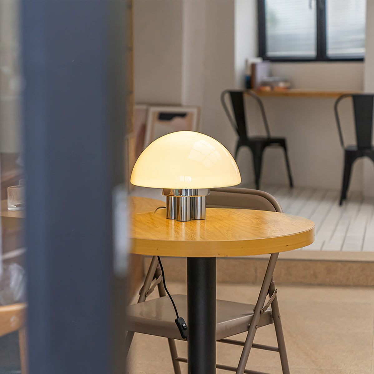 Lampe de Table Blanche Chrome - Design Élégant et Luxueux