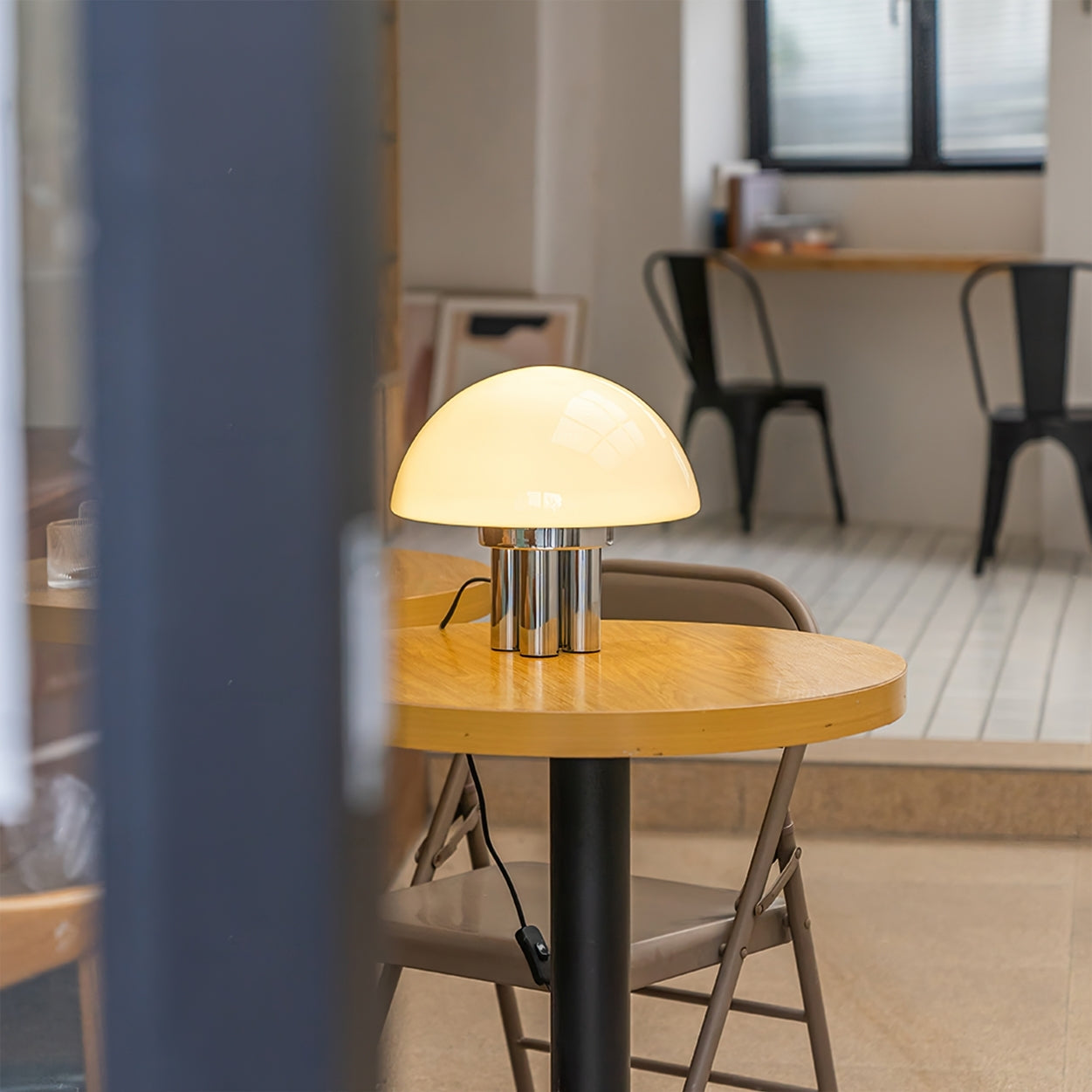 Lampe de Table Blanche Chrome - Design Élégant et Luxueux