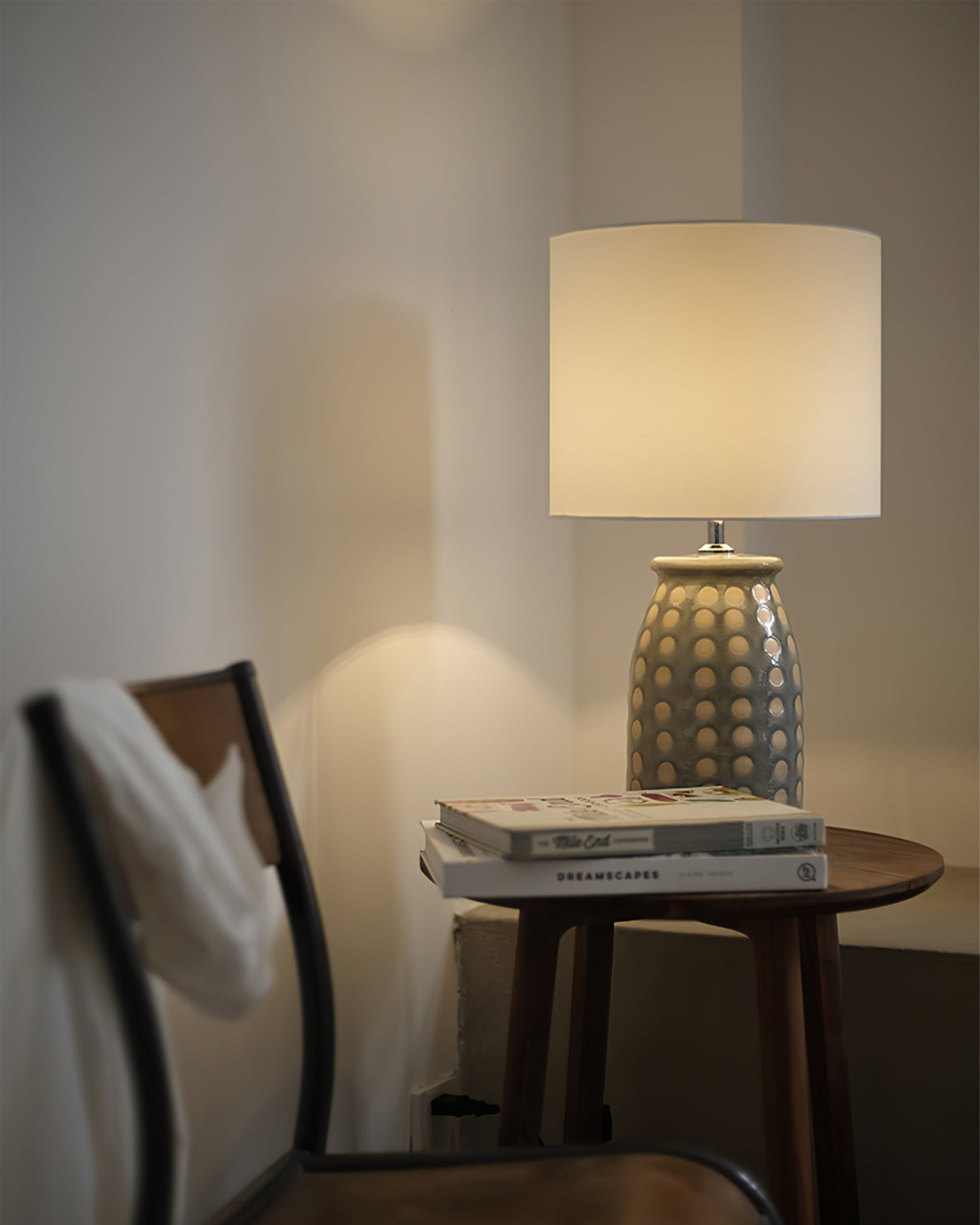 Lampe de Table en Céramique - Élégance Intemporelle et Fonctionnalité