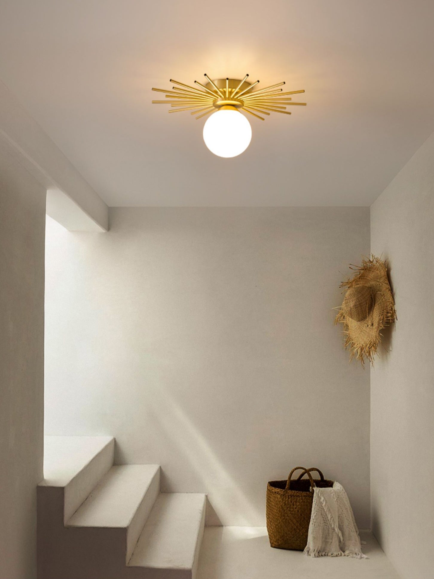 Éclairage de Plafond Élégant - Design Unique en Laiton et Verre