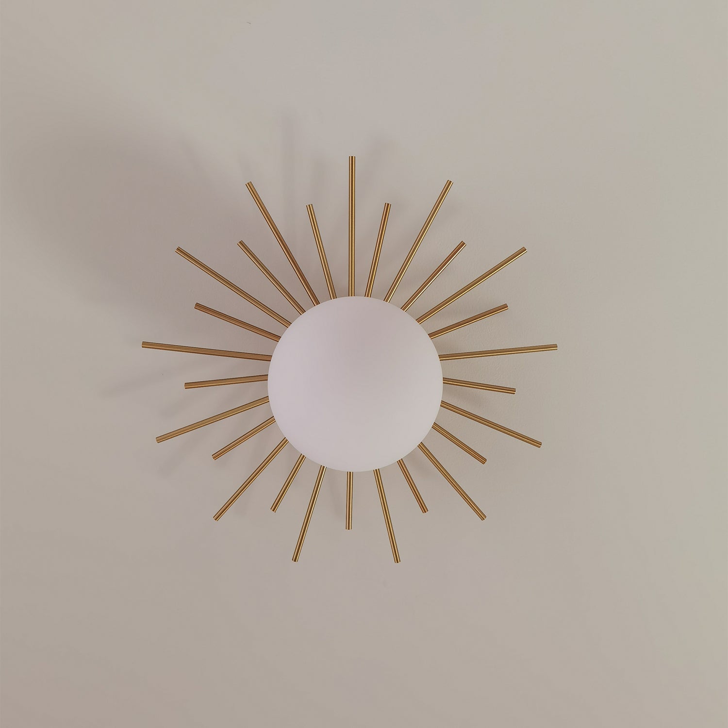 Éclairage de Plafond Élégant - Design Unique en Laiton et Verre